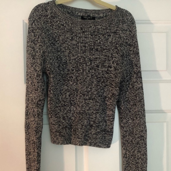 Forever 21 Tops - Cropped sweater